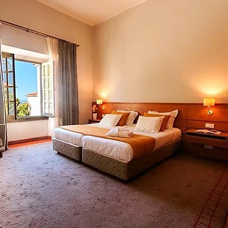 De Ourem - 4*